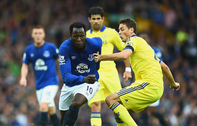 Romelu Lukaku battling against Chelsea's Nemanja Matic.
