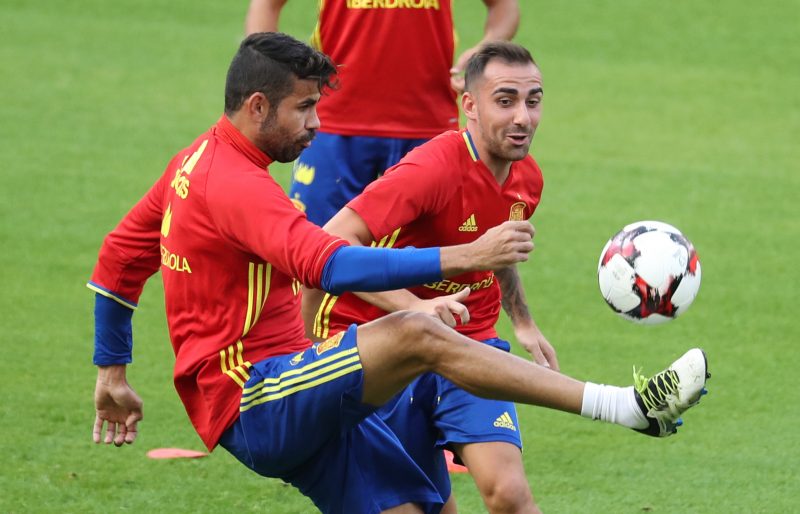 Spain's Diego Costa (L) and Paco Alcacer attend a training session of the Spanish national football team, on August 31, 2016, in Brussels, on the eve of the friendly football game against Belgian national football team Red Devils. / AFP / Belga / VIRGINIE LEFOUR / Belgium OUT (Photo credit should read VIRGINIE LEFOUR/AFP/Getty Images)