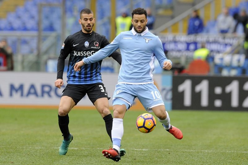 ROME, ROMA - JANUARY 15:  Leonardo Spinazzola of Atalnta BC compete for the ball with Felipe Anderson of SS Lazio  during the Serie A match between SS Lazio and Atalanta BC at Stadio Olimpico on January 15, 2017 in Rome, Italy.  (Photo by Marco Rosi/Getty Images)