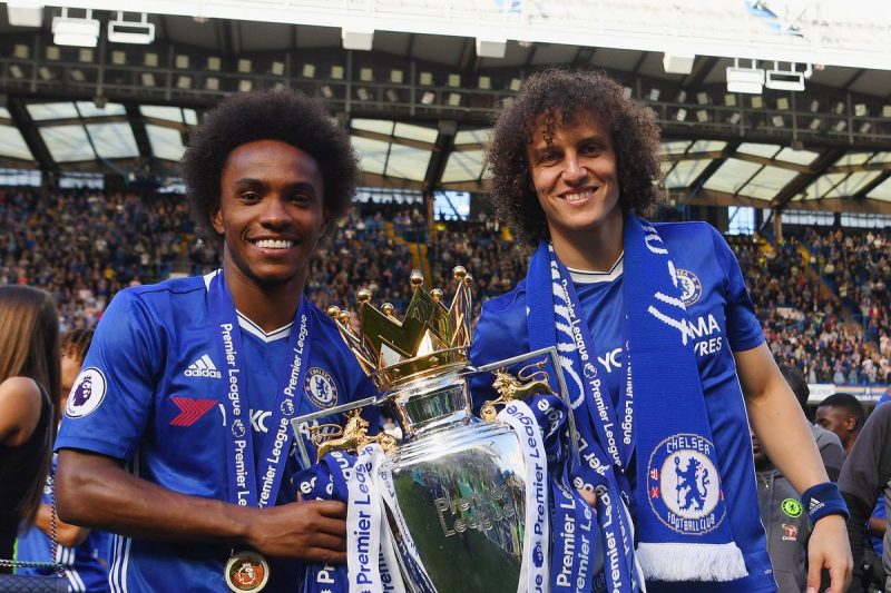 Willian and David Luiz with the Premier League trophy.