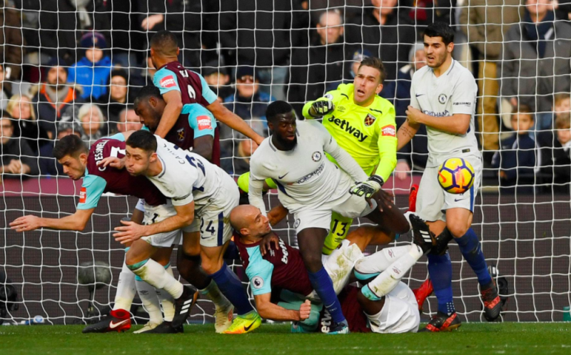 Tiemoue Bakayoko tussling for the ball in a Chelsea corner.