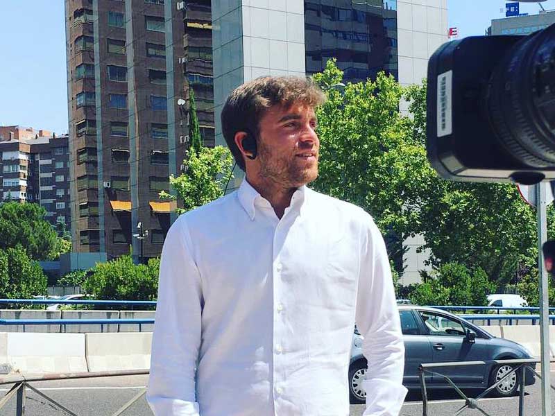 Fabrizio Romano smiles for the camera