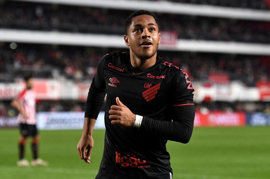 Vitor Roque in action for Athletico Paranaense