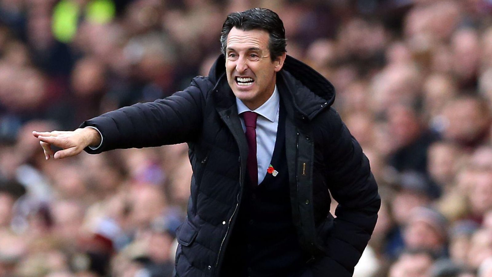 Unai Emery managing Aston Villa.