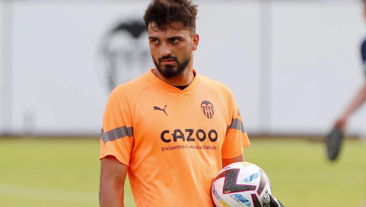 Giorgi Mamardashvili in training with Valencia.