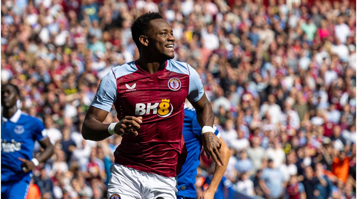 Jhon Duran of Aston Villa