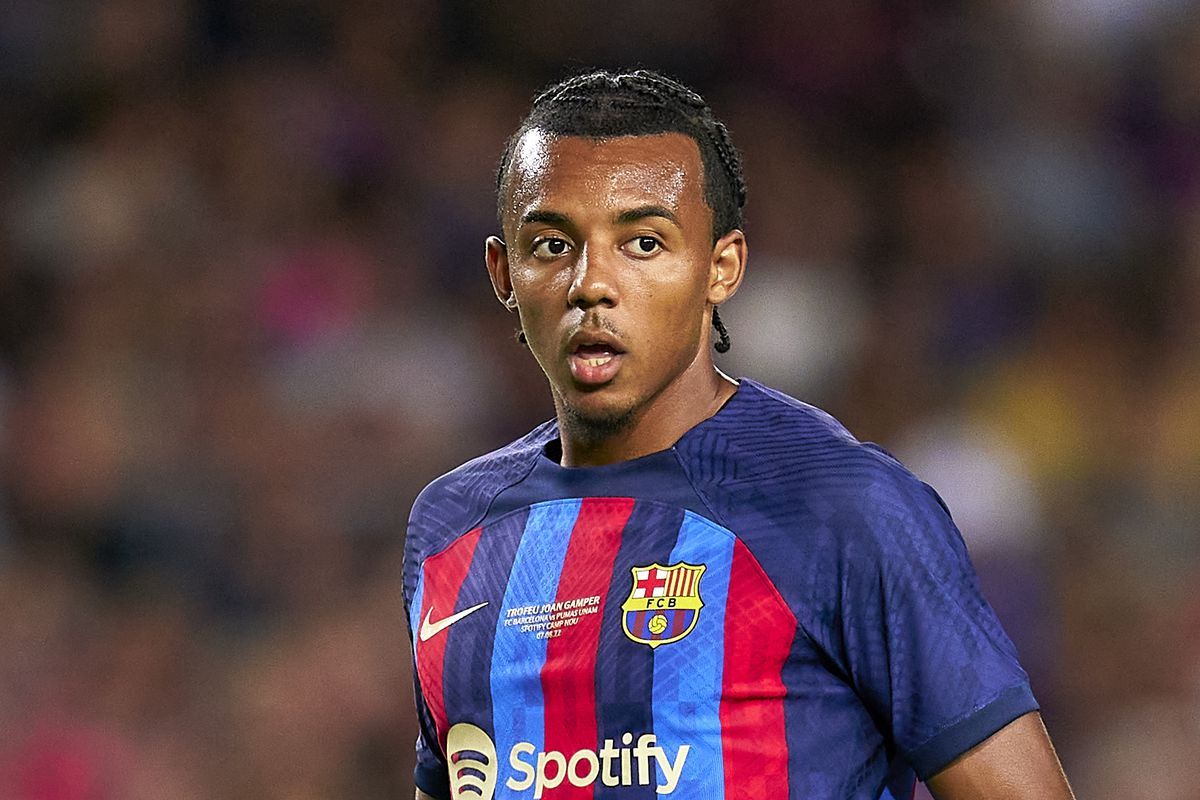 Jules Kounde in action for Barcelona.