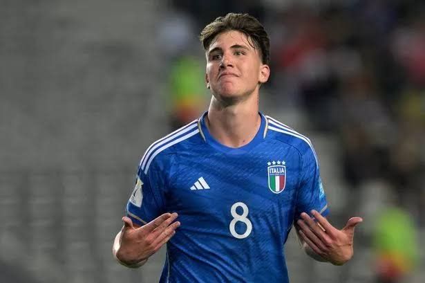 Cesare Casadei playing for Italy.