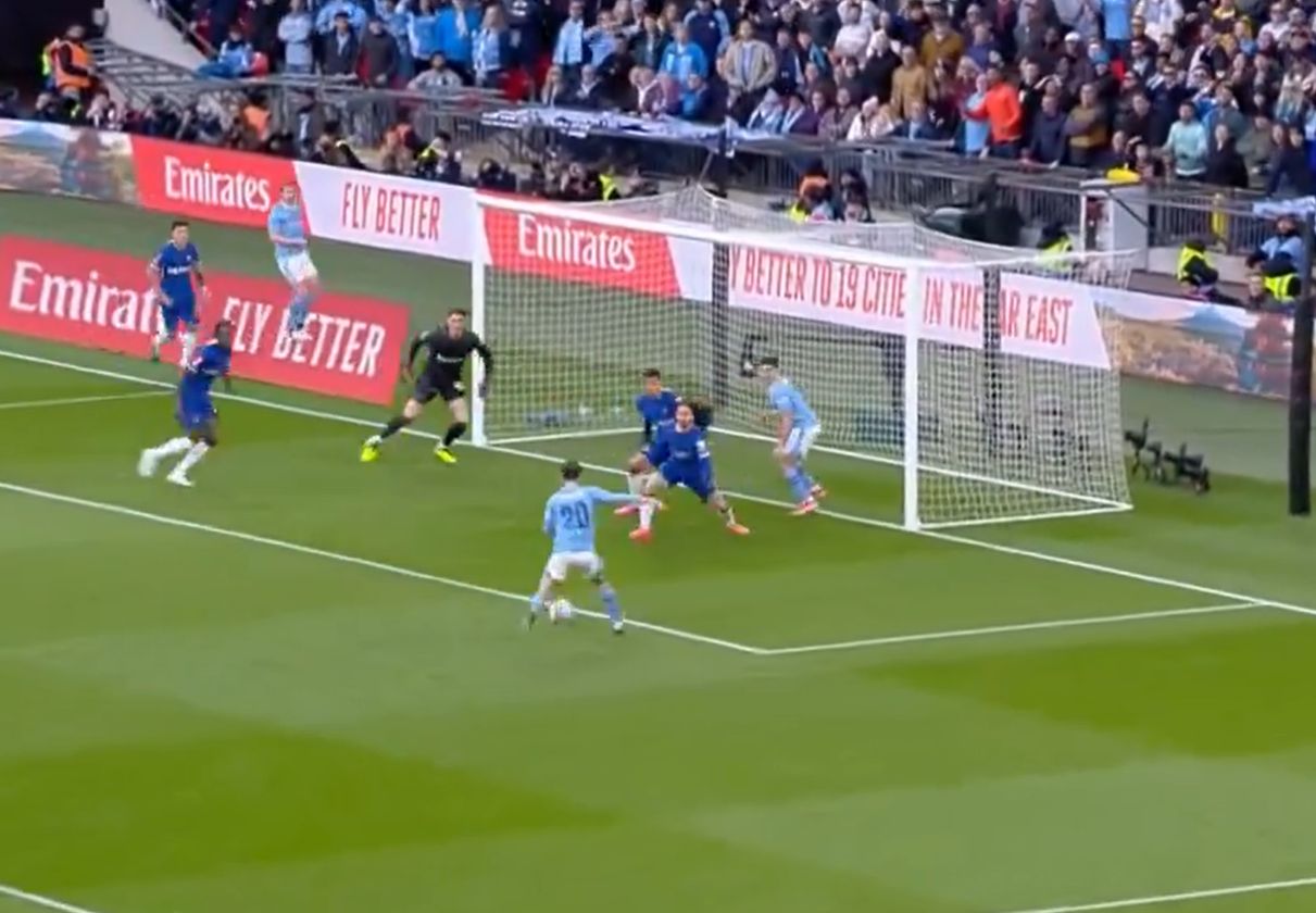 Bernardo Silva scores from close range.