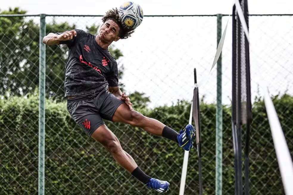 Pedro Lima heads the ball. Pedro Lima heads the ball.