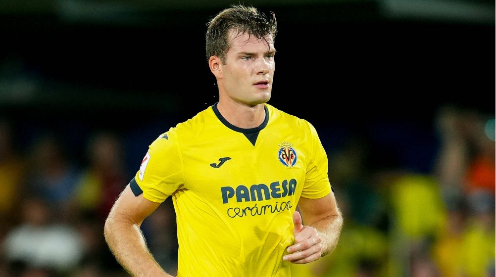 Alexander Sorloth playing for Villareal.