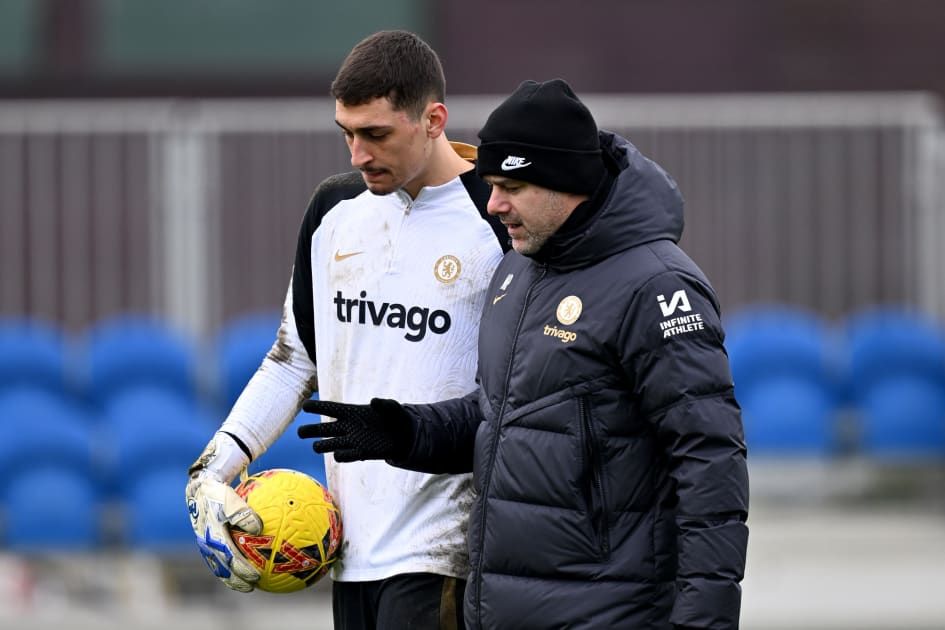 Petrovic in conversation with Pochettino.