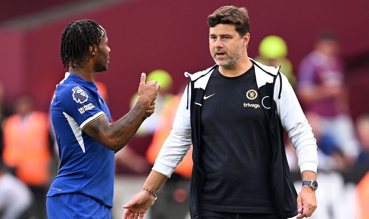 Raheem Sterling in conversation with Pochettino.
