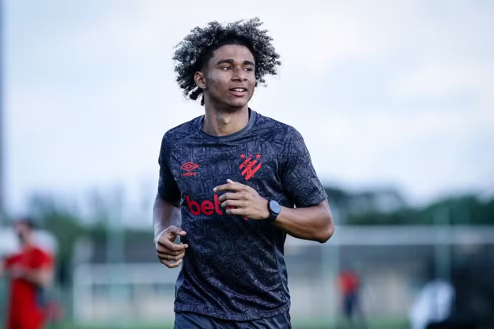 Pedro Lima in training with Sport Recife.