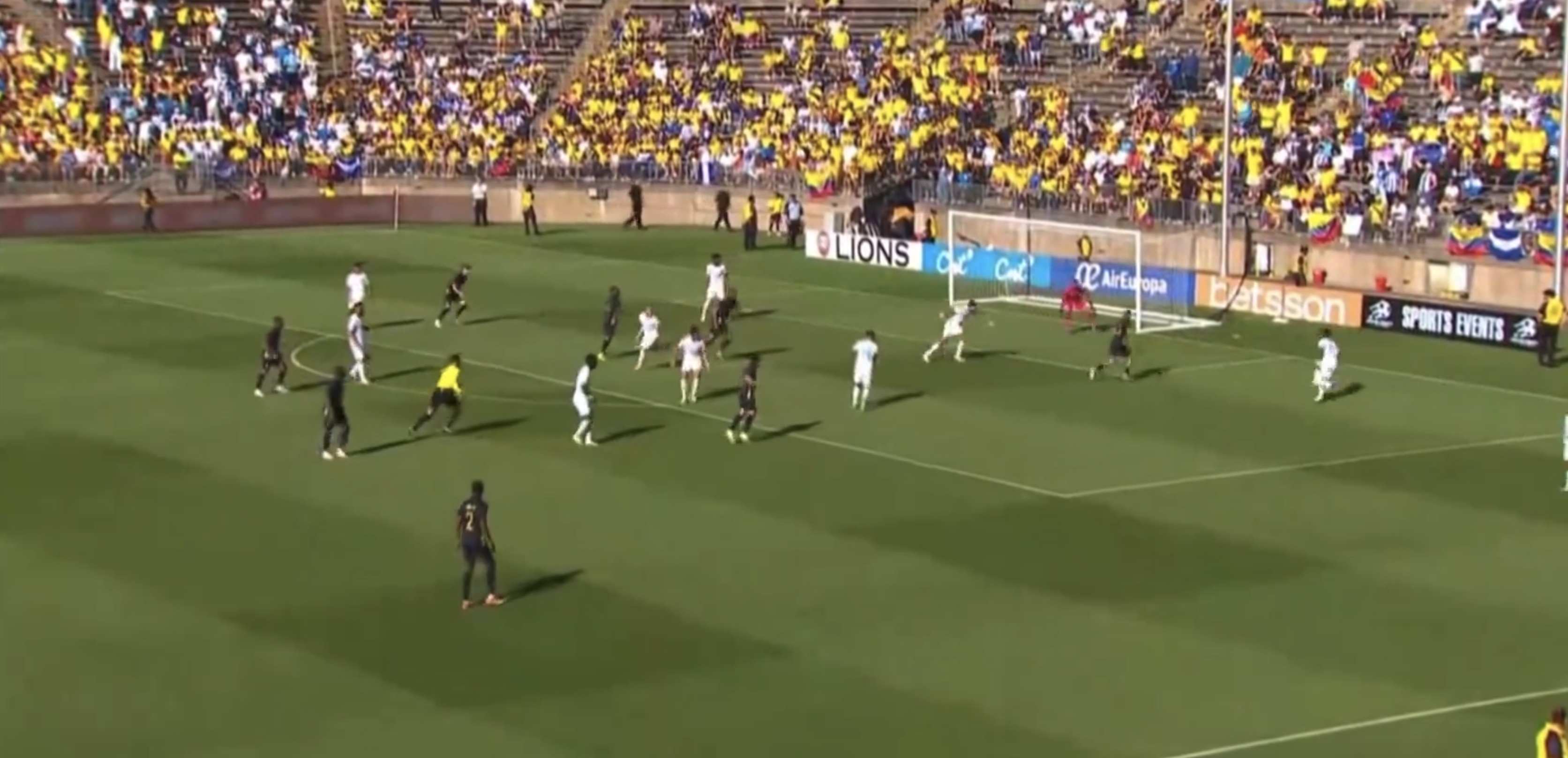 Kendry Paez in action for Ecuador.