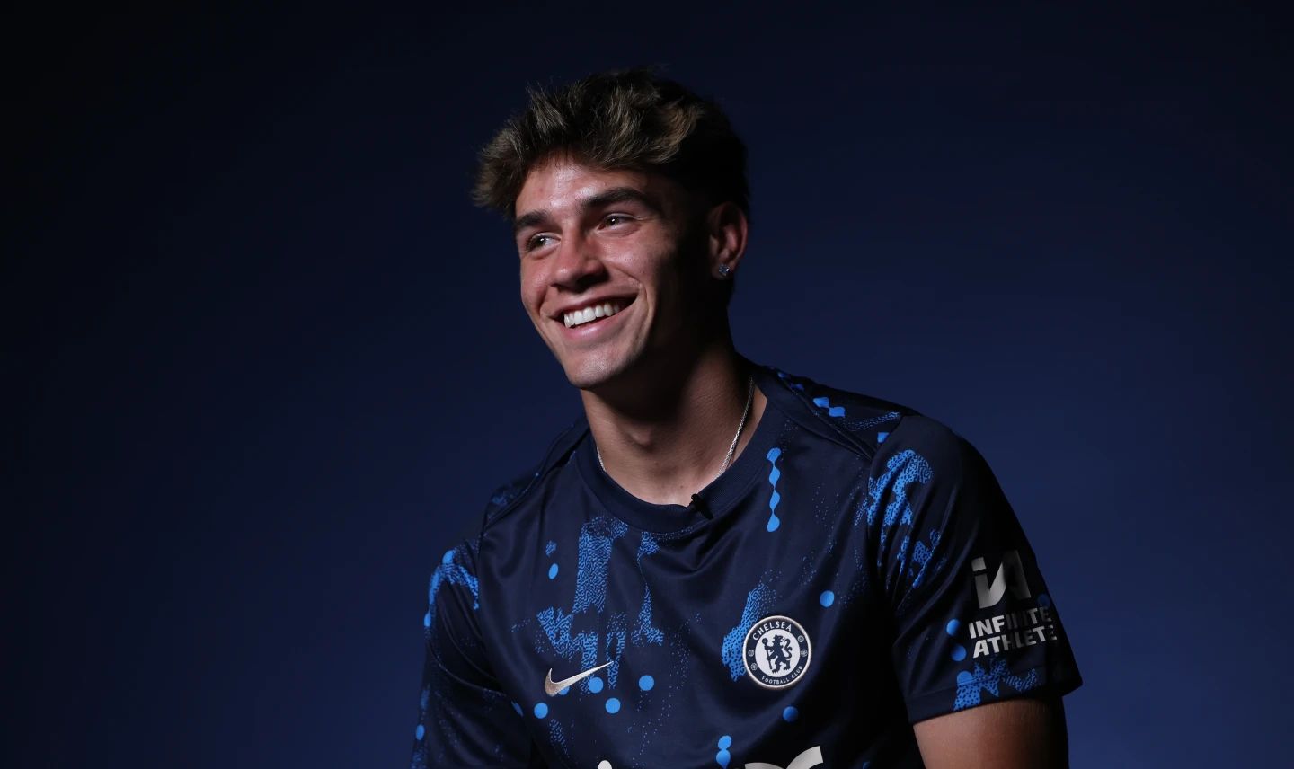 Marc Guiu signs for Chelsea.