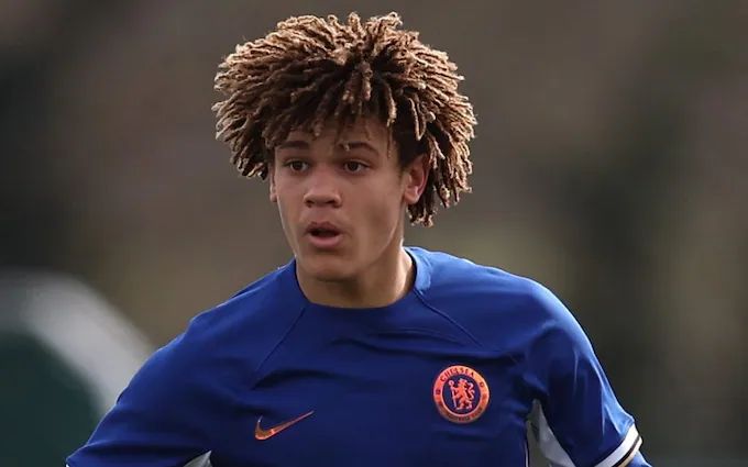 Landon Emenalo playing for Chelsea U16s. (Photo by Chris Lee/Getty Images)