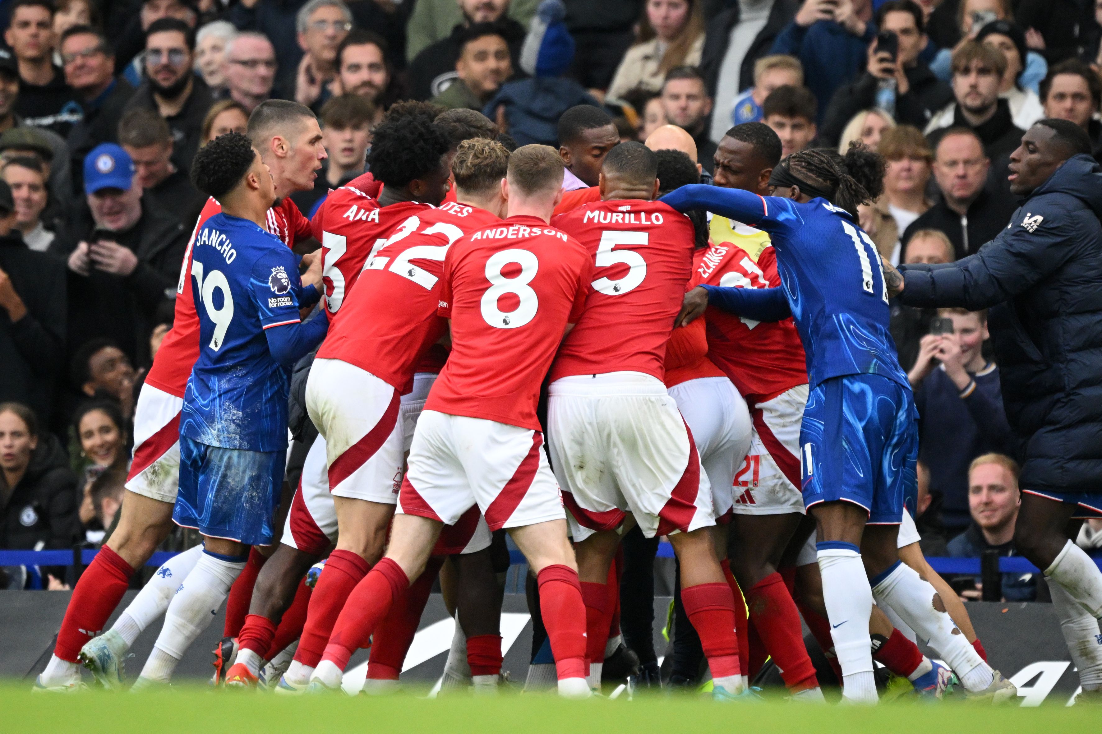 Chelsea and Nottingham Forest players brawl. (Photo by Clive Mason/Getty Images)