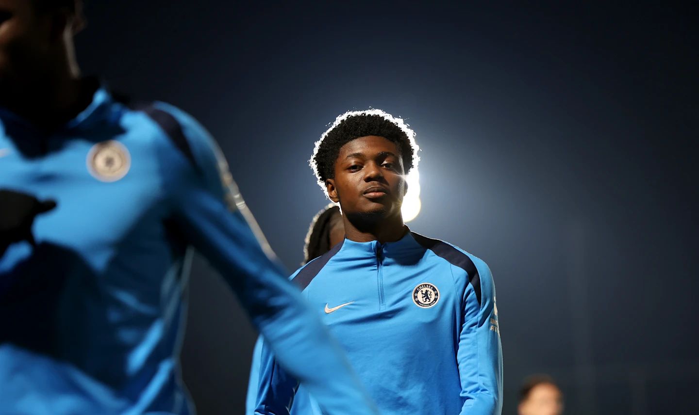Sam Rak-Sakyi warming up for the Under-21s. (Photo by Darren Walsh/Chelsea FC)