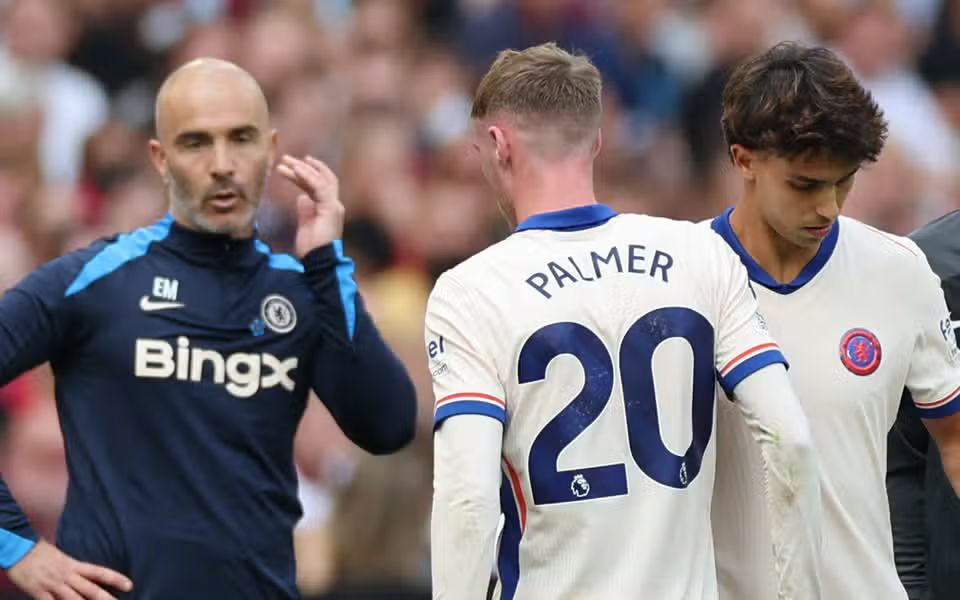 Enzo Maresca with Cole Palmer and Joao Felix. (Photo by AFP via Getty Images)
