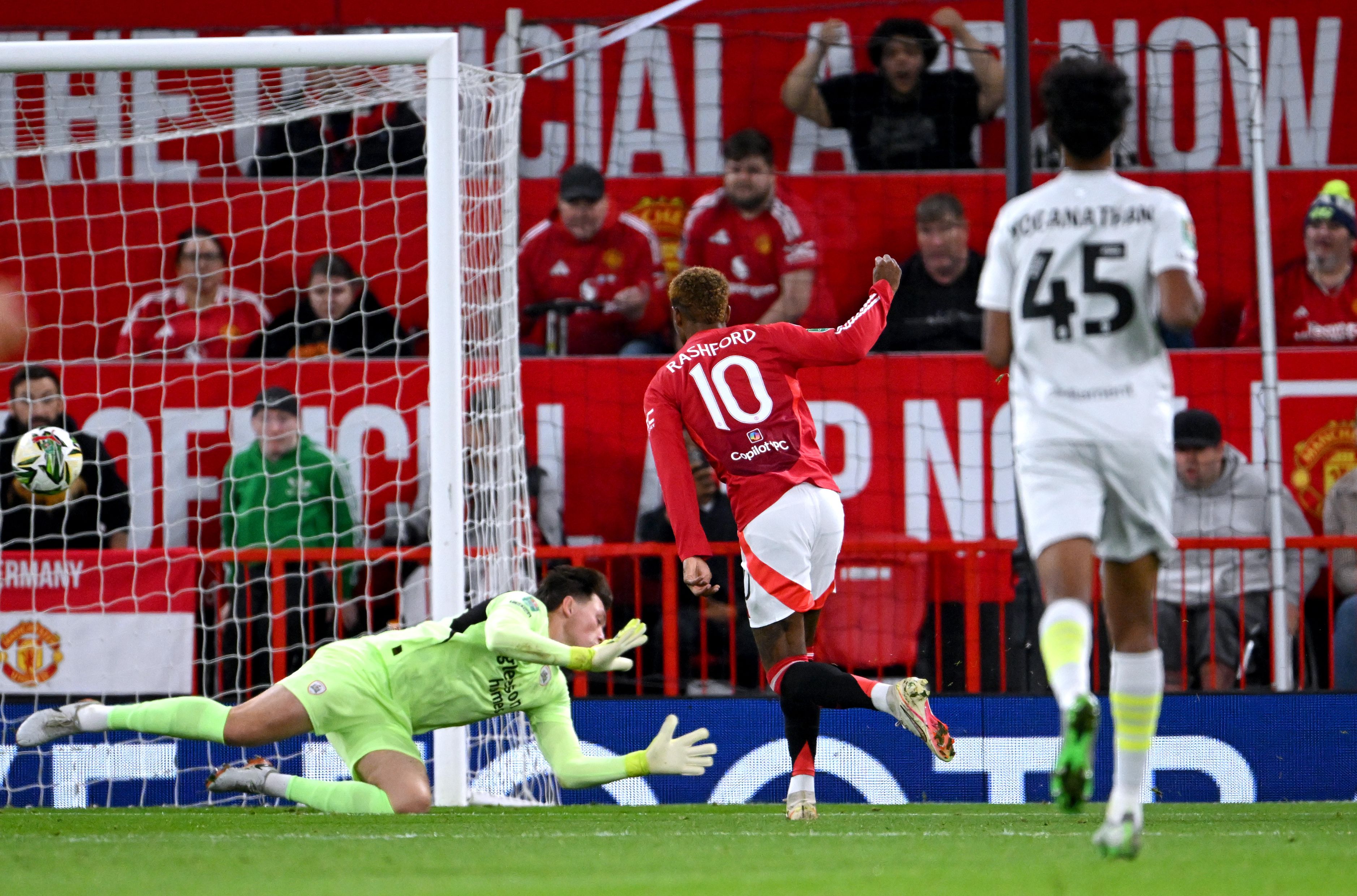 Gabriel Slonina in action for Barnsley. (Photo by Stu Forster/Getty Images)