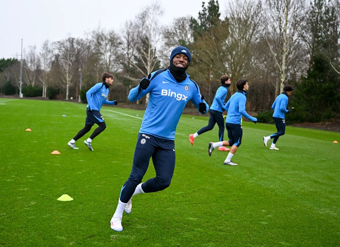 Noni Madueke smiles in training. (Photo by Darren Walsh/Chelsea FC)