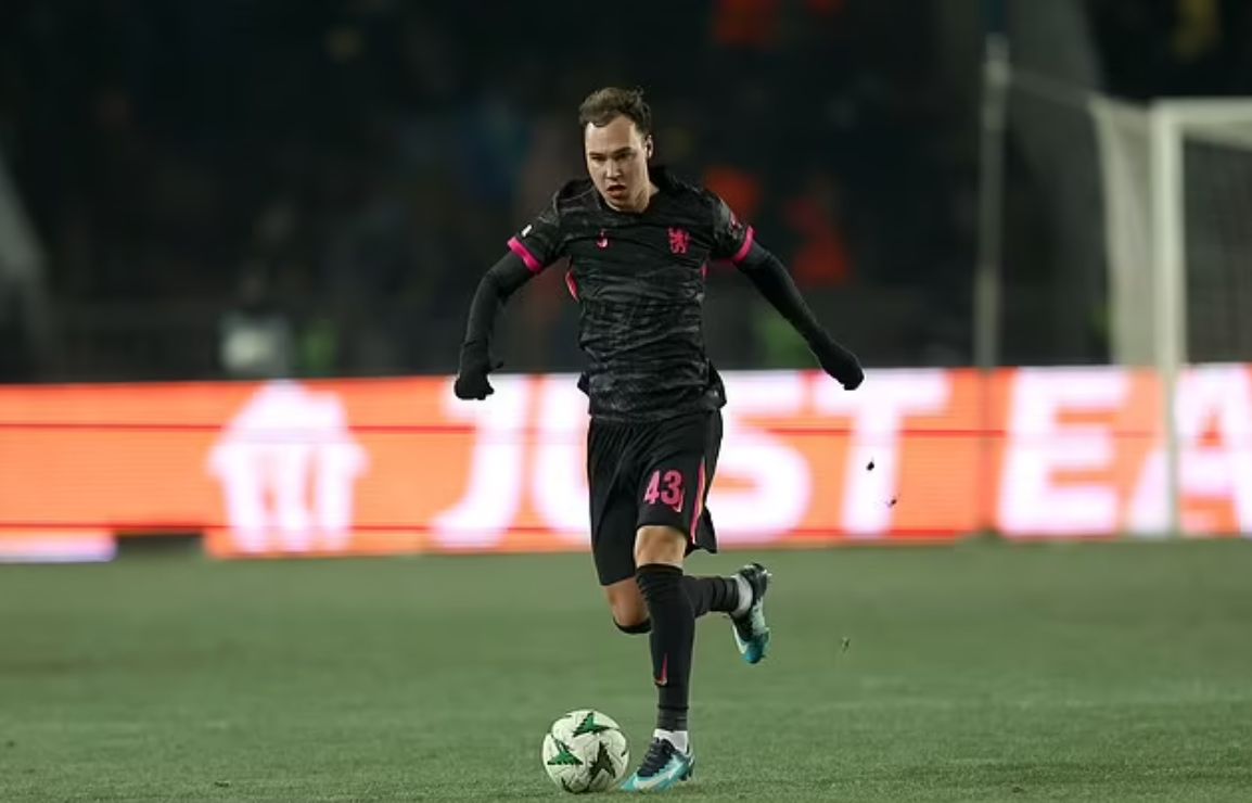 Harvey Vale plays against Astana. (Photo by Darren Walsh/Chelsea FC)