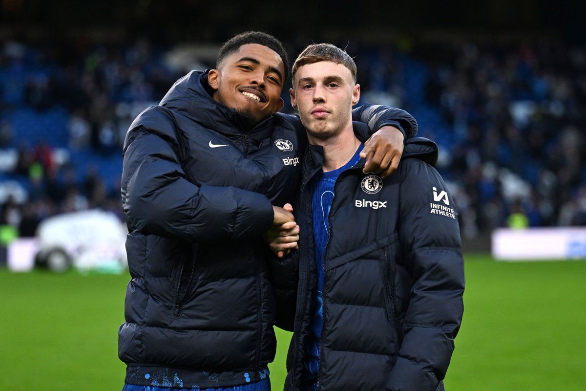 An injured Wesley Fofana smiles with Cole Palmer. (Photo by Darren Walsh/Chelsea FC)
