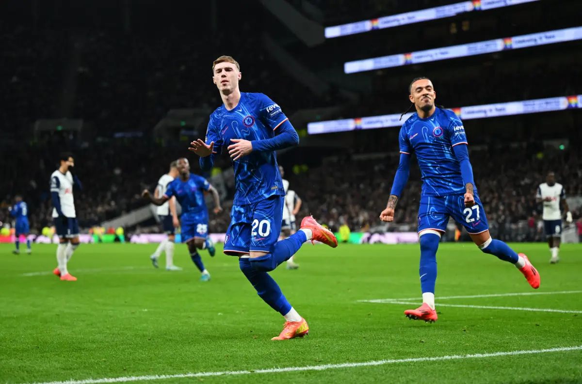 Cole Palmer scores for Chelsea against Spurs.