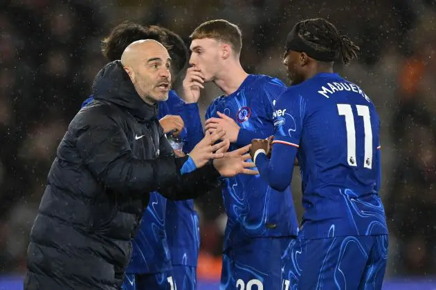 Enzo Maresca speaks to Noni Madueke. (Photo by Mike Hewitt/Getty Images)