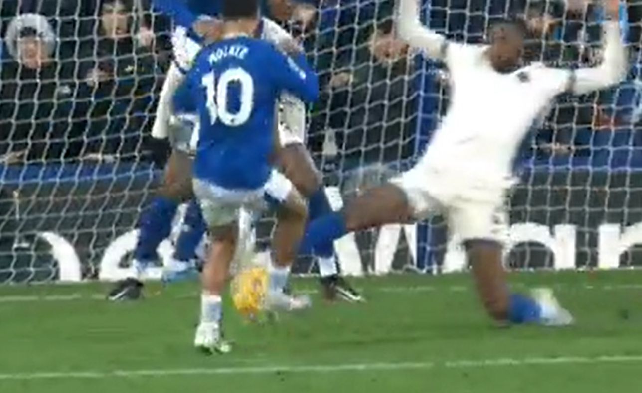 Tosin Adarabioyo makes a crucial block against Everton.
