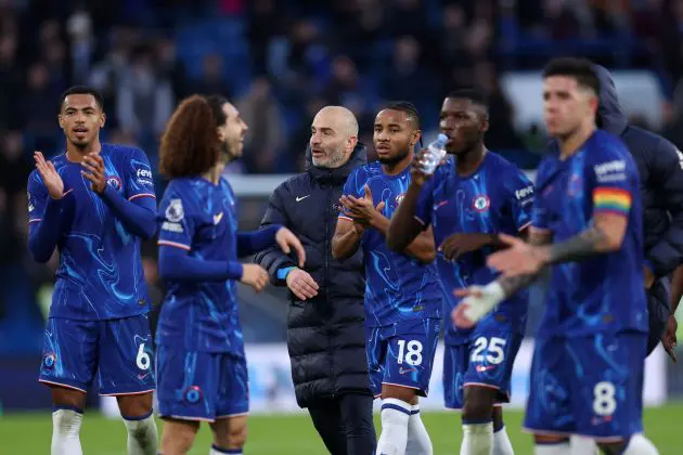 Chelsea team celebrate in a group with Enzo Maresca (Photo by Darren Walsh/Chelsea FC)