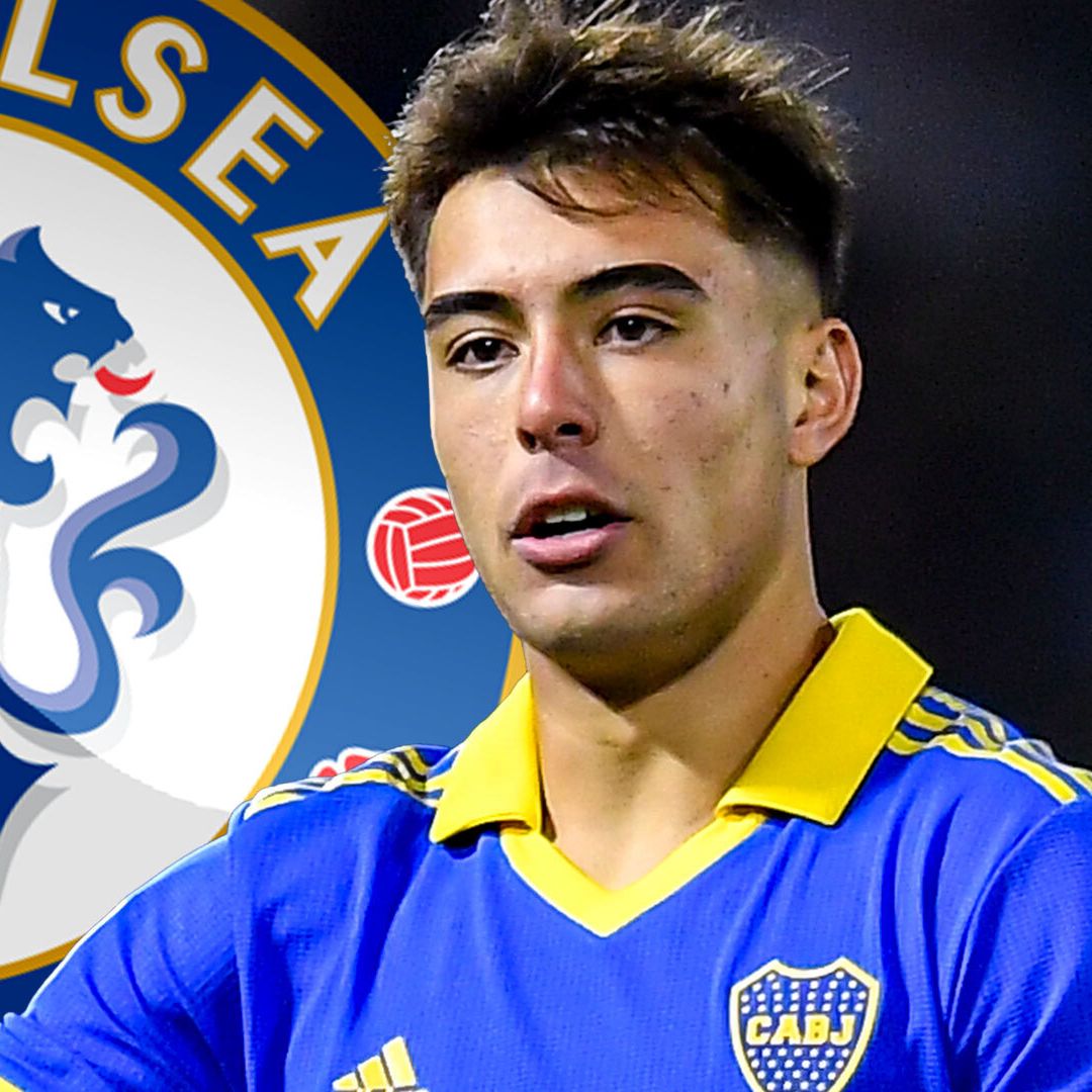 Aaron Anselmino with a Chelsea logo.