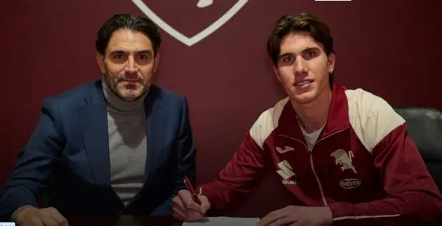 Cesare Casadei signs his Torino contract.