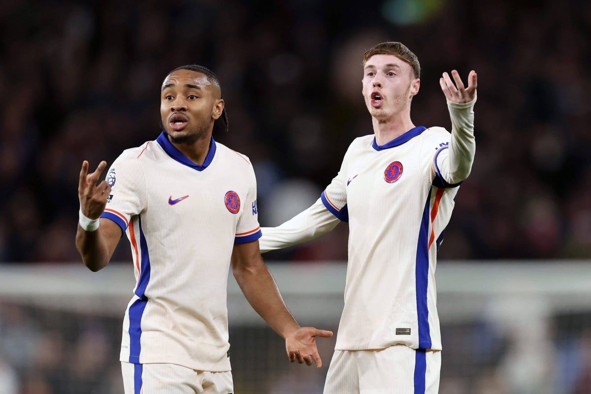 Cole Palmer and Christopher Nkunku complain about a decision.