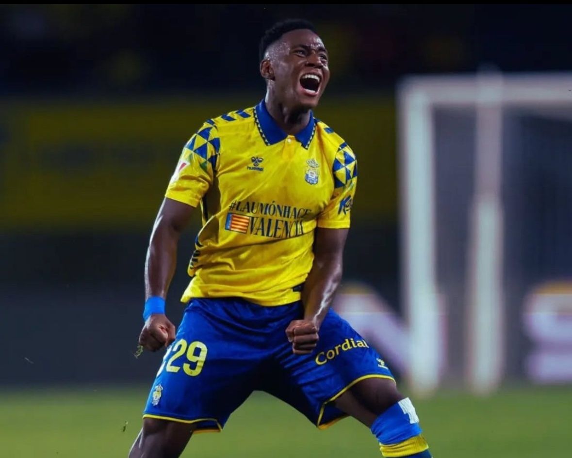 Dario Essugo playing on loan for Las Palmas from Sporting.