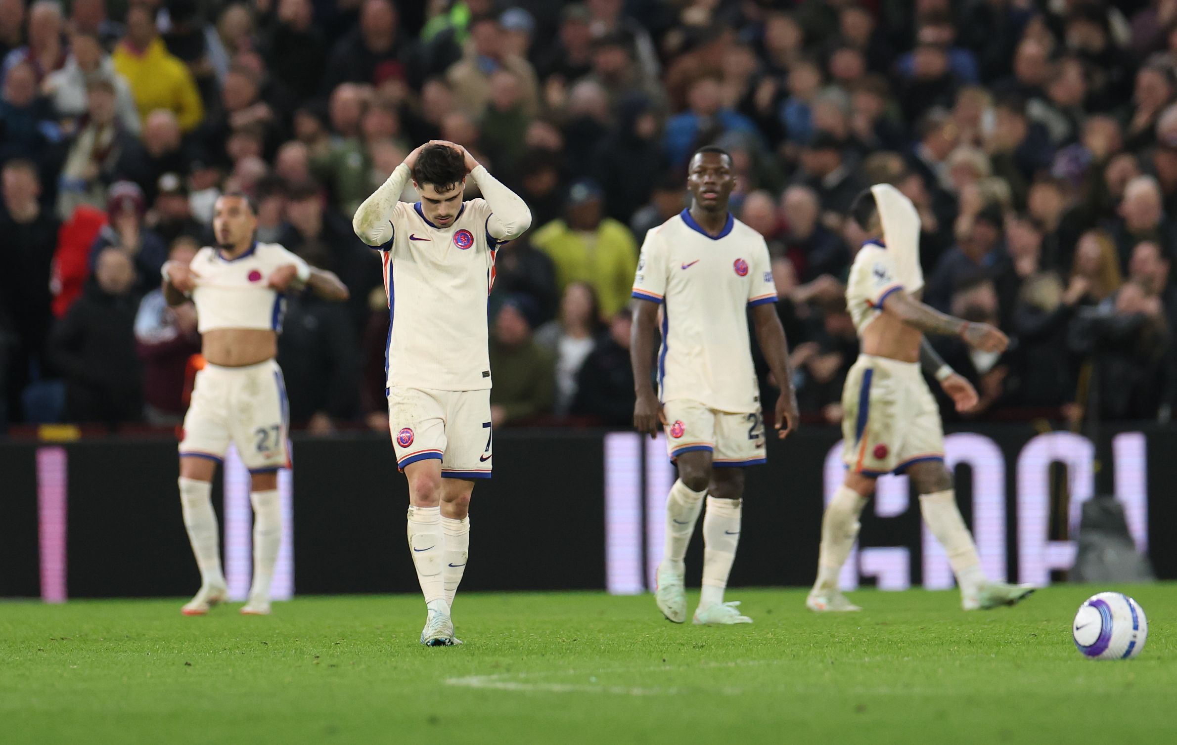 Chelsea group generic despair after a defeat.