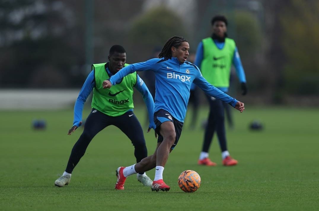 Mathis Amougou trains for Chelsea for the first time!