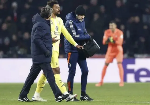 Renato Veiga leaves the pitch with an injury.