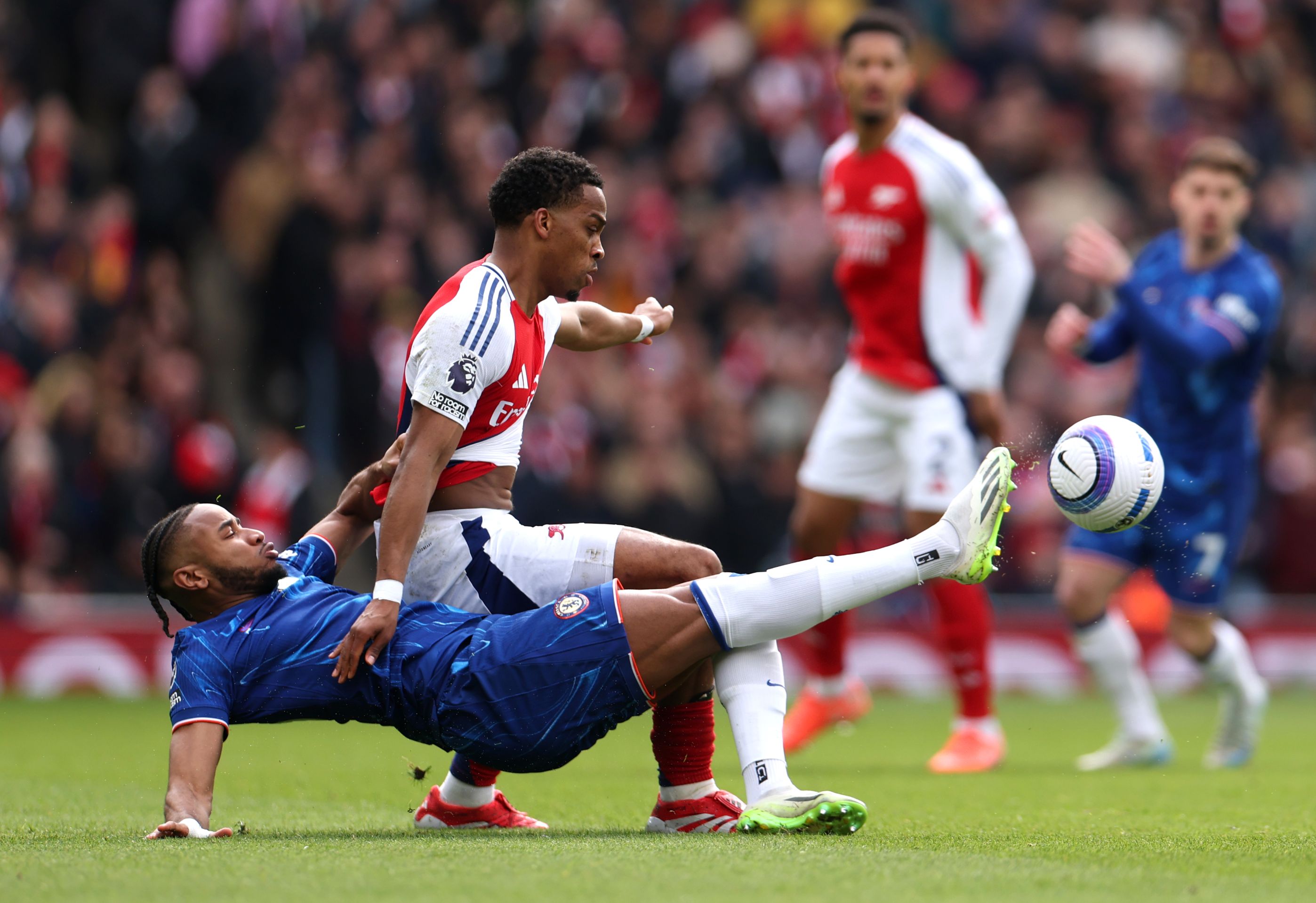 Christopher Nkunku gets manhandled by Jurrien Timber.