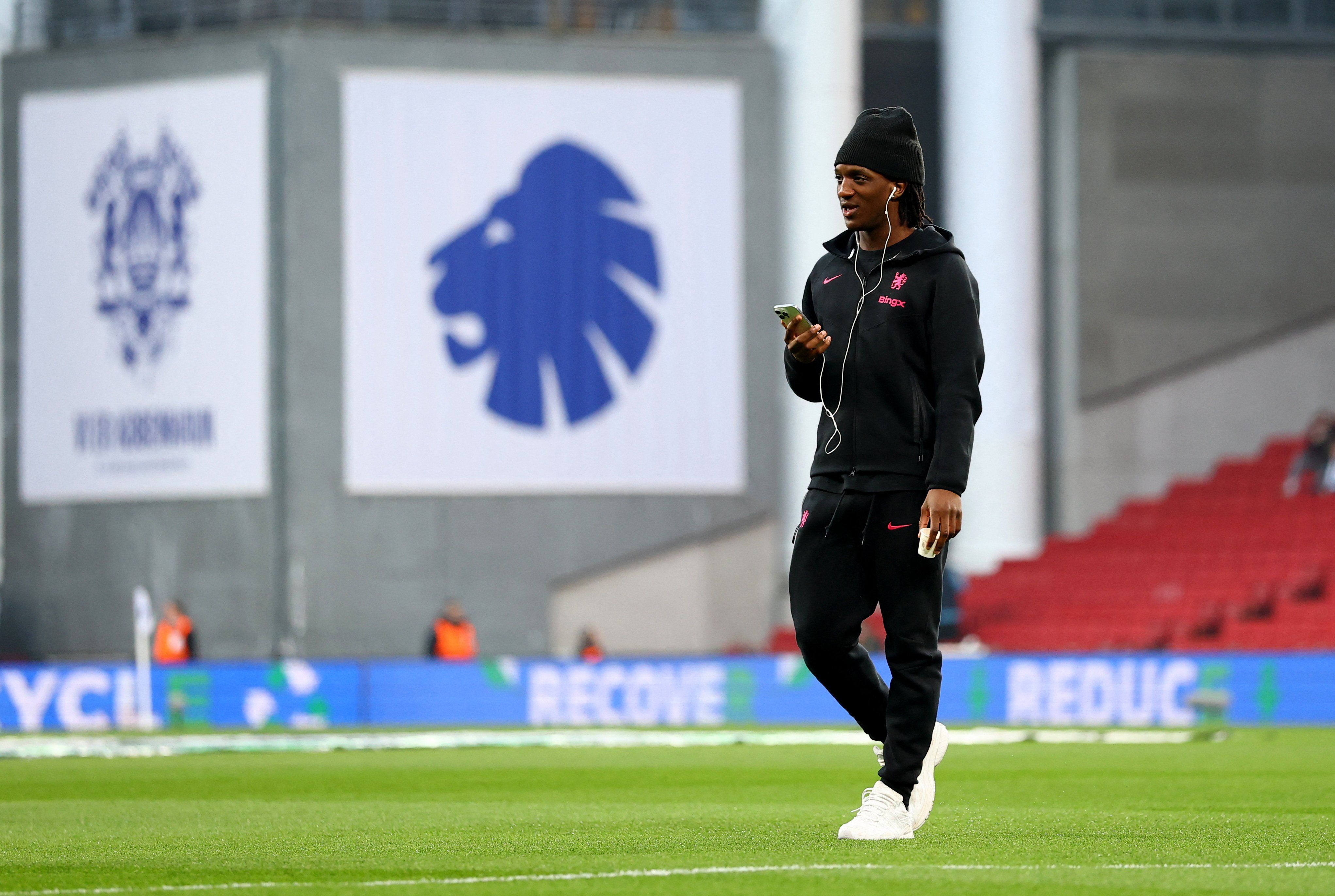 Shim Mheuka prepares for his senior Chelsea debut.