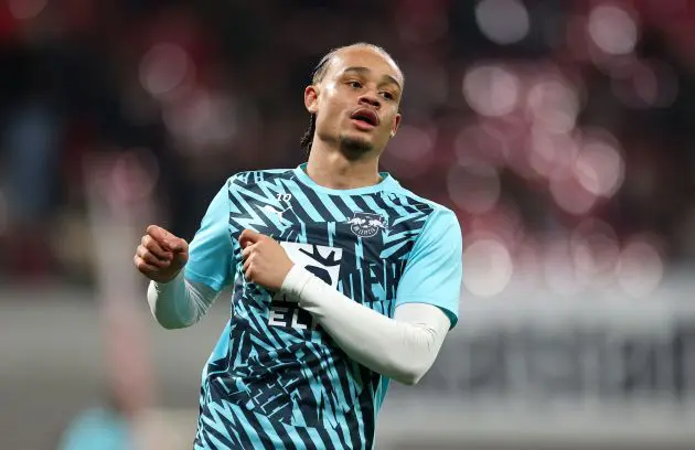 Xavi Simons warms up for RB Leipzig.