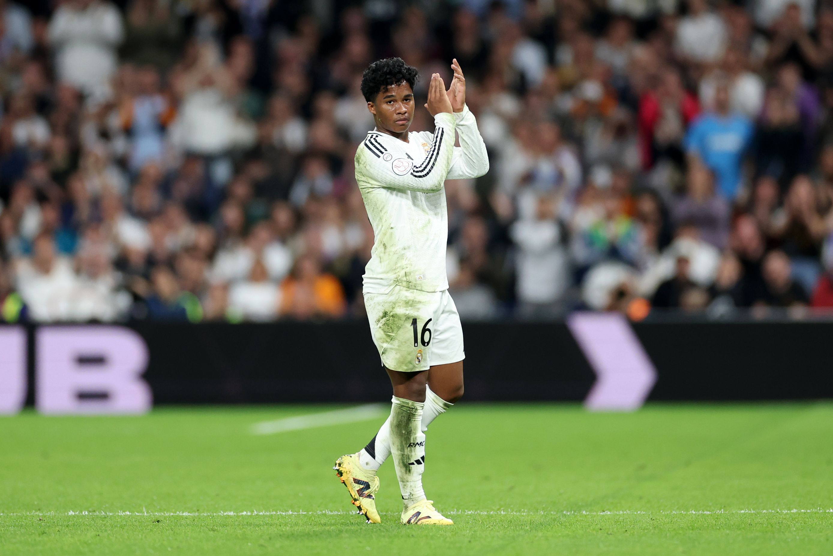 Endrick applauds the Real Madrid fans.