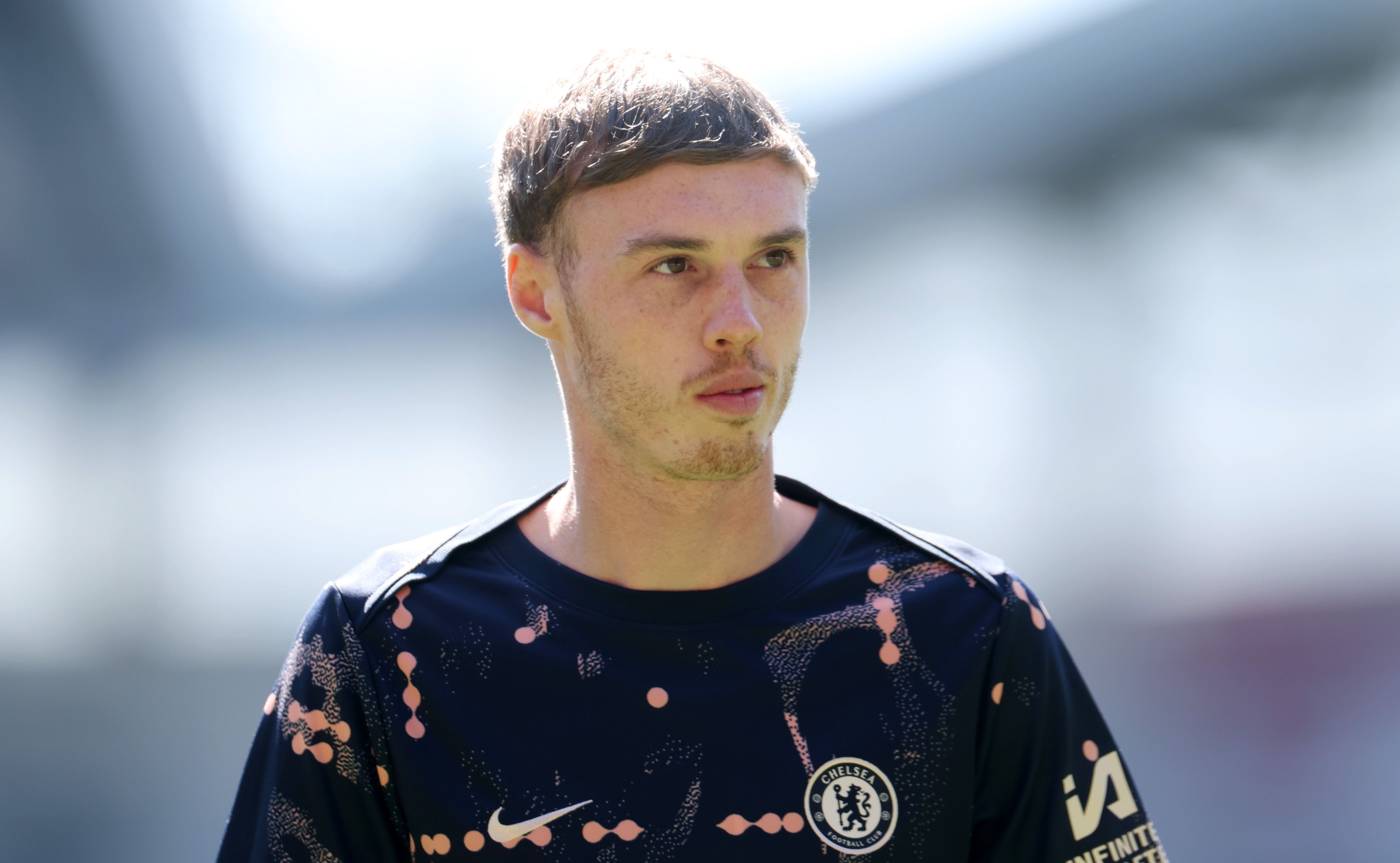 Cole Palmer warms up for Chelsea.