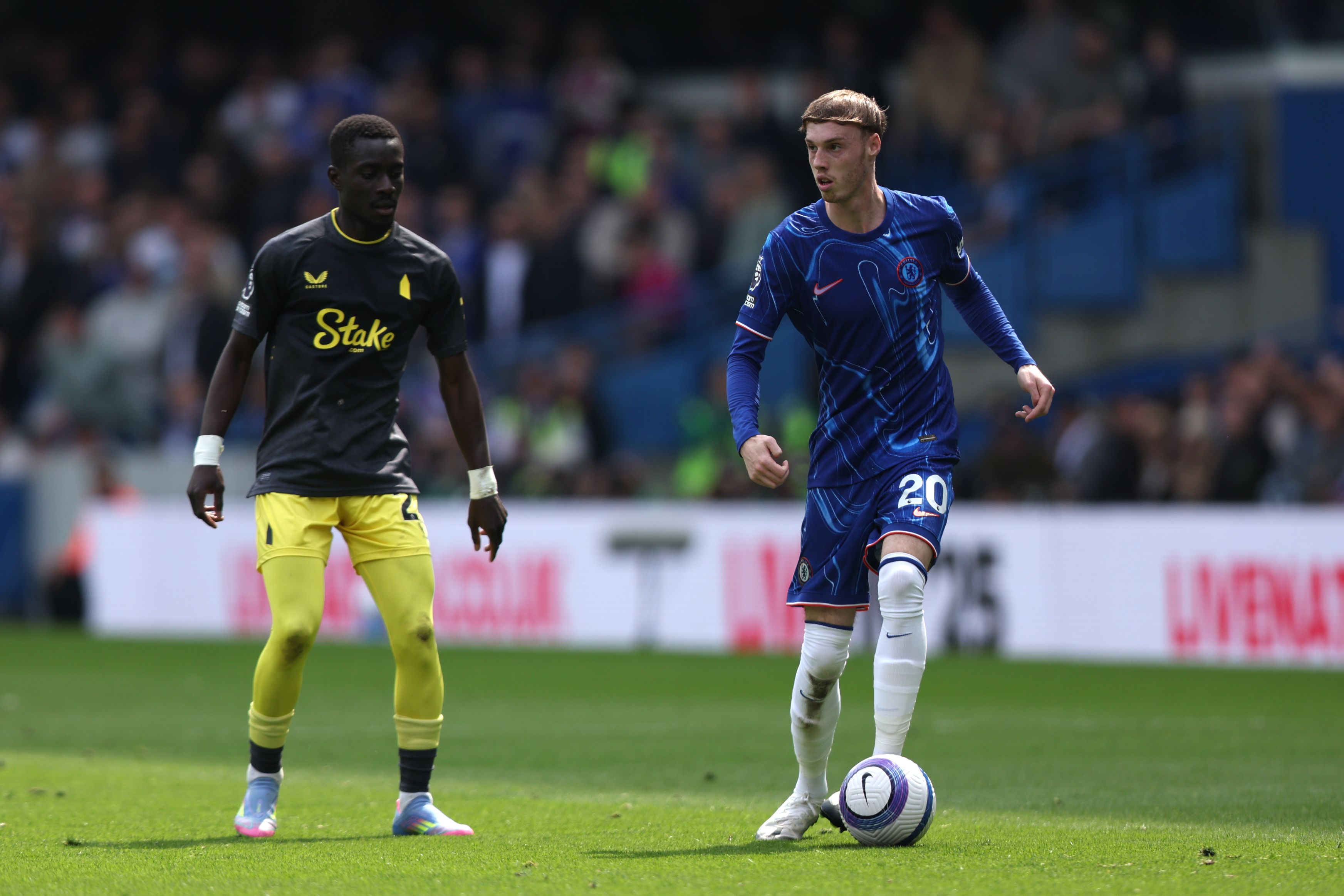 Cole Palmer in action against Everton.