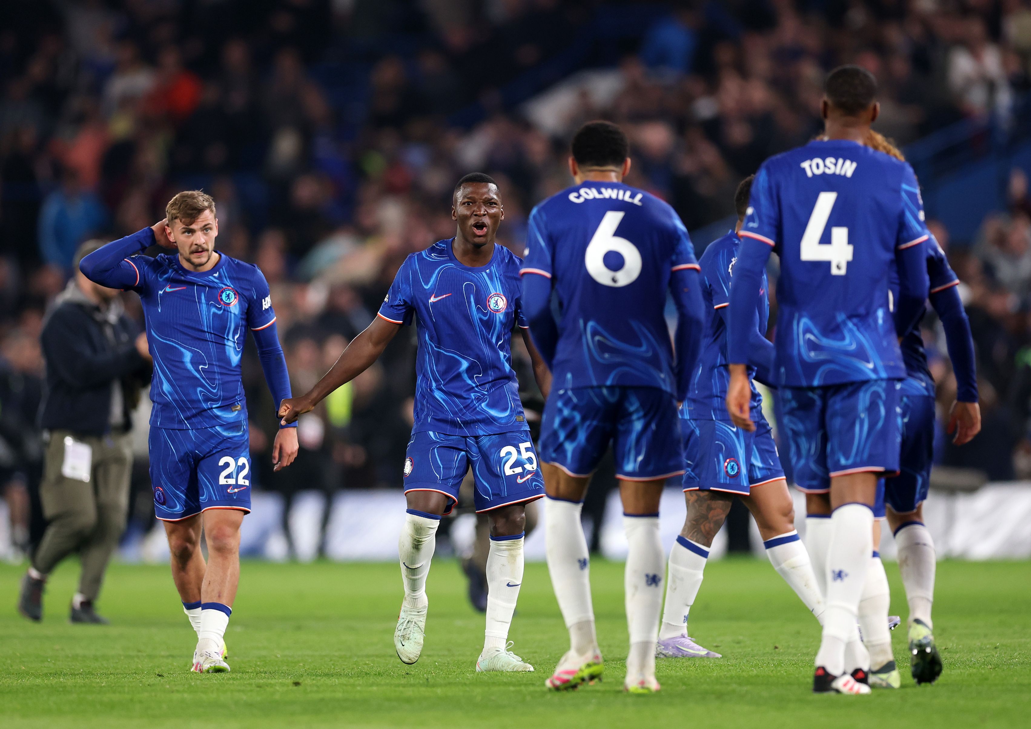 Chelsea players celebrate win over Spurs. (Photo by Julian Finney/Getty Images)