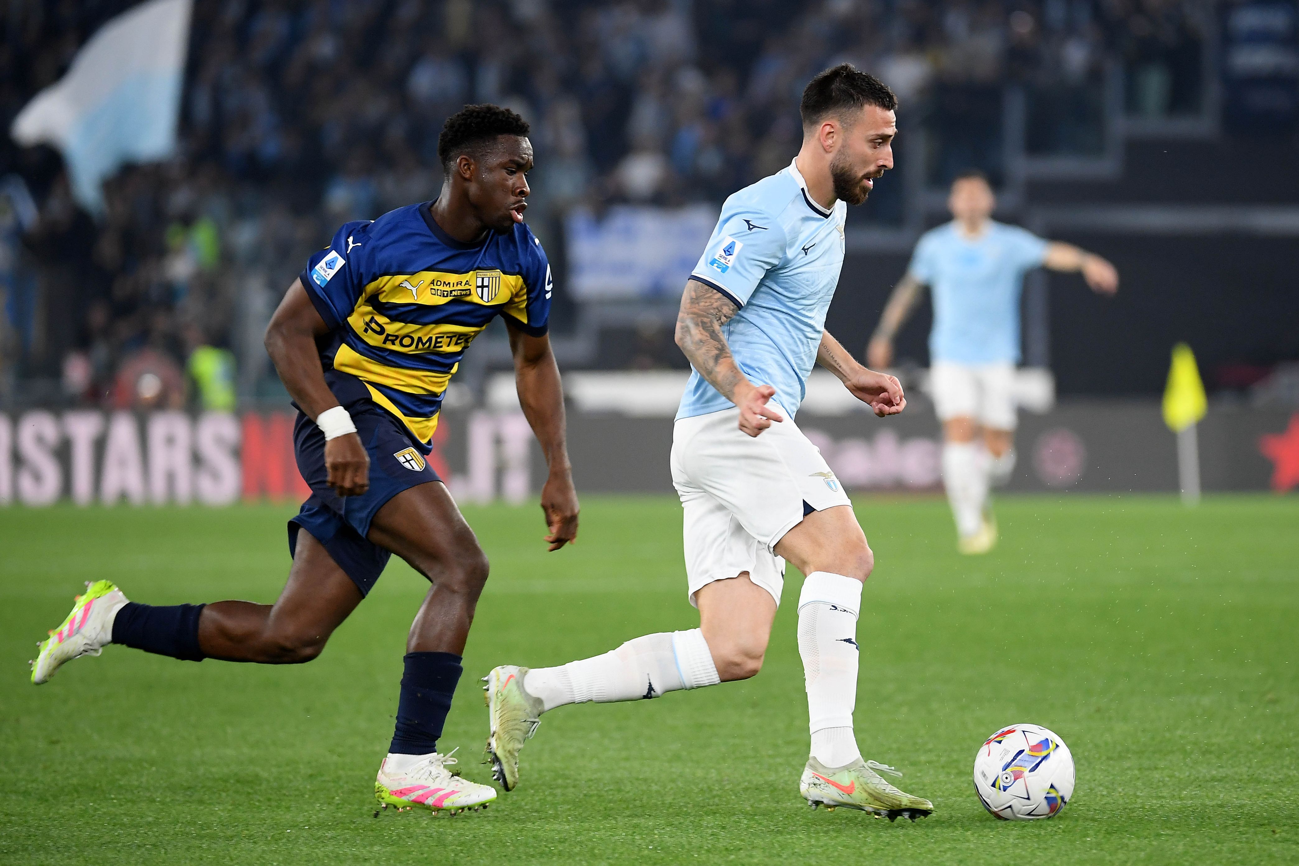 Mario Gila in action for Lazio.