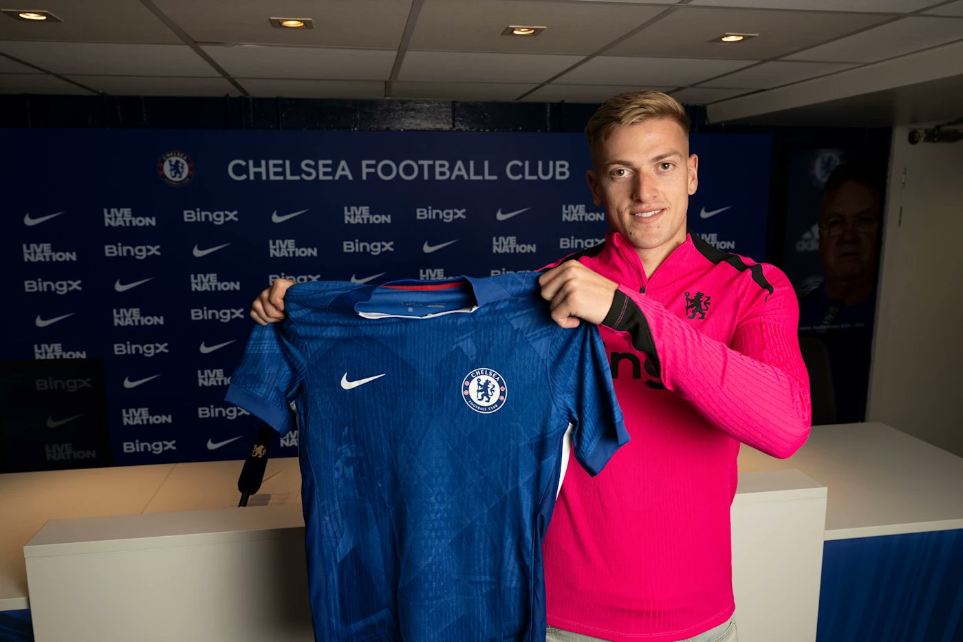 Liam Delap signs for Chelsea