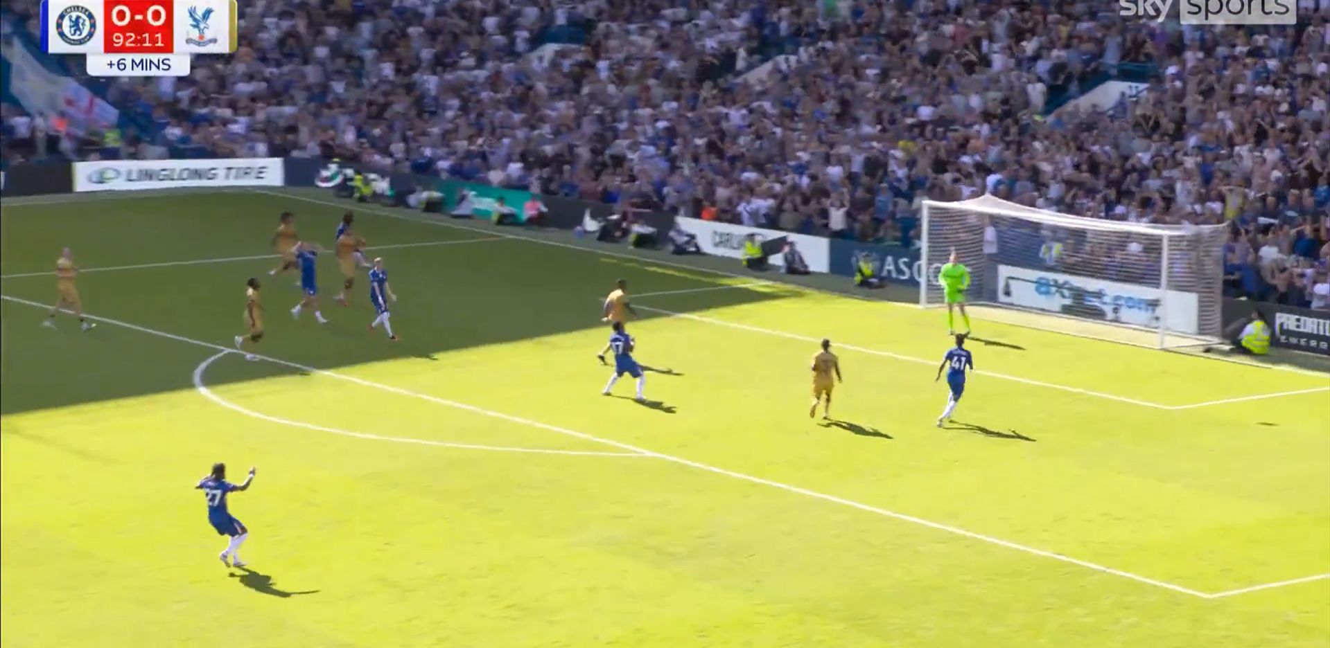 Andrey Santos misses a chance for Chelsea.