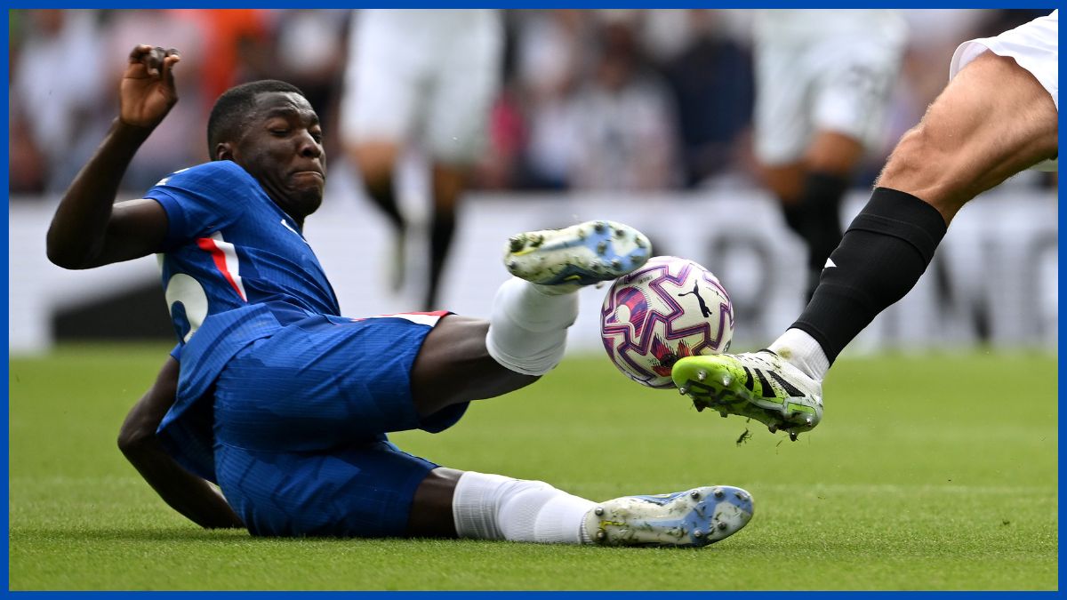 Moises Caicedo makes a tackle.